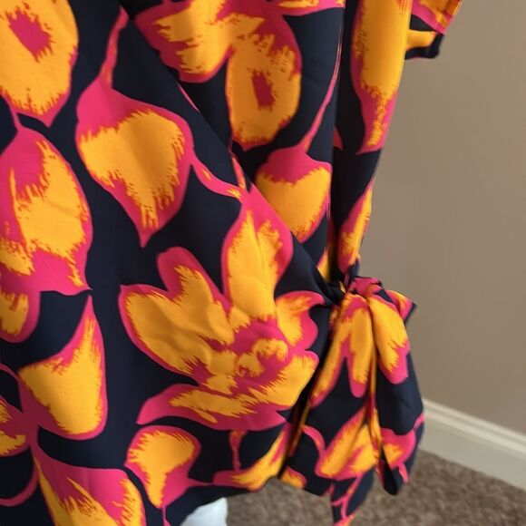 NWT Allison Joy Floral Wrap Top(size XL) - Picture 4 of 6